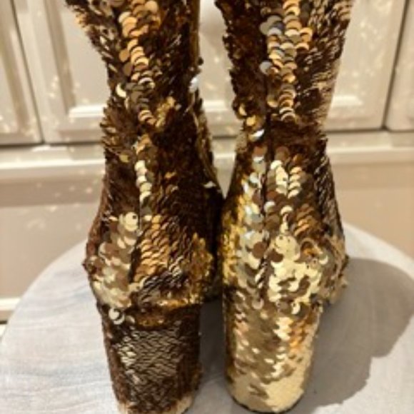 Size 6 NWOT Steve Madden Sequin boots - Picture 3 of 4